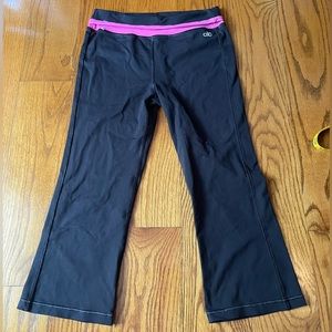 Alo Yoga Cropped Wide Leg Womens Size Extra Small Pants Fitness Yoga Black Pink